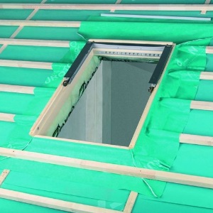 Наружный утепленный гидроизоляционный оклад Fakro XDP для мансардного окна