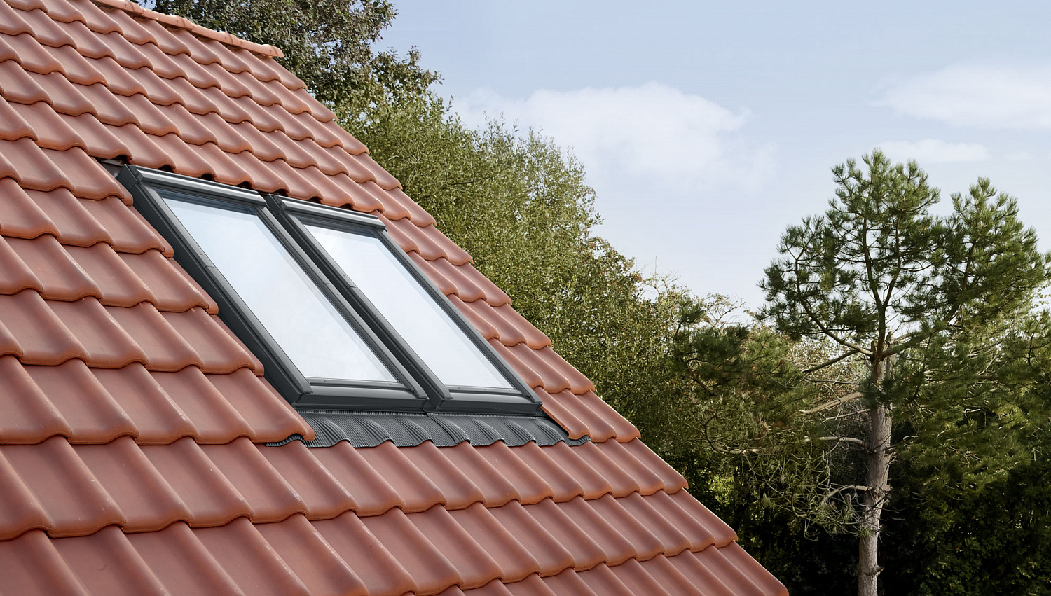 Мансардное окно-эконом Velux деревянное GZR 3061\3061B